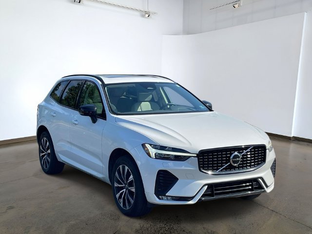 Used 2024 Volvo XC60 B5 Core w/ Climate Package AWD/4WD image 3