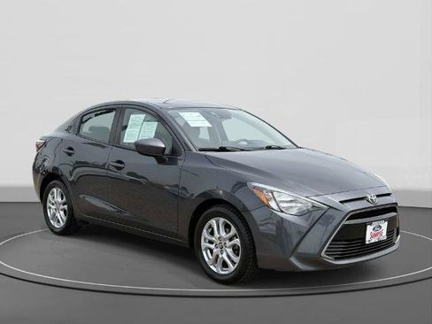 Used 2017 Toyota Yaris iA FWD image 4