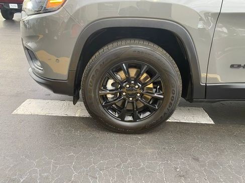 Used 2023 Jeep Cherokee Altitude Lux image 12