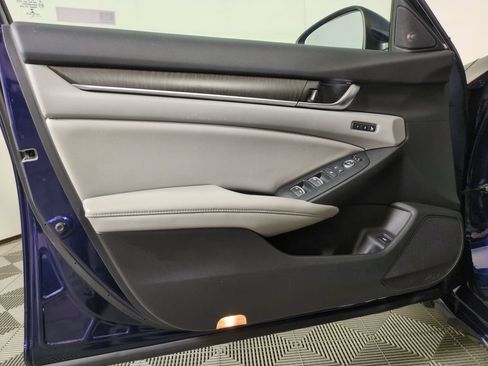 Used 2018 Honda Accord Touring image 10