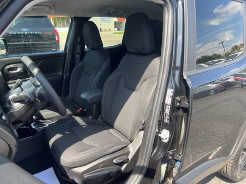 Used 2023 Jeep Renegade Altitude image 22