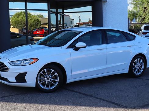 Used 2019 Ford Fusion SE FWD image 3