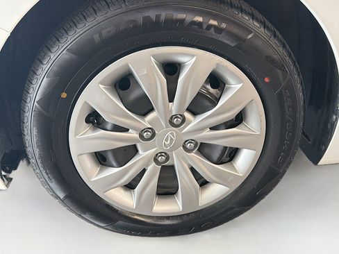 Used 2018 Hyundai Accent SE FWD image 11