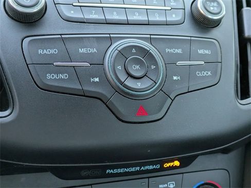 Used 2016 Ford Focus SE w/ Reverse Sensing Package image 28