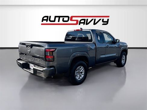 Used 2024 Nissan Frontier SV image 7