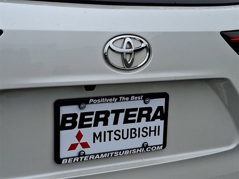 Used 2023 Toyota Highlander LE image 32