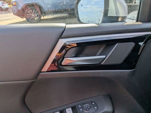 New 2026 Mitsubishi Outlander SE image 12