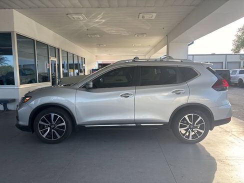 Used 2019 Nissan Rogue SL w/ Premium Package image 7