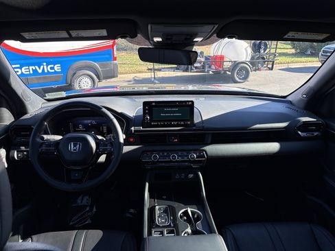 Used 2025 Honda Pilot Black Edition image 21