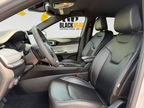 Used 2025 Jeep Compass Limited AWD/4WD image 21