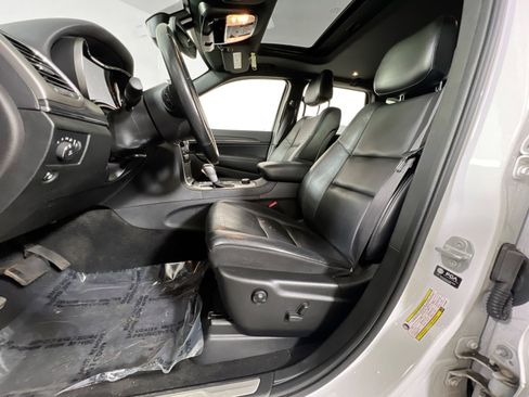 Used 2022 Jeep Grand Cherokee Limited image 20