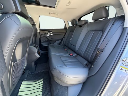 Used 2021 Audi e-tron Premium Plus w/ Premium Plus Package AWD/4WD image 28