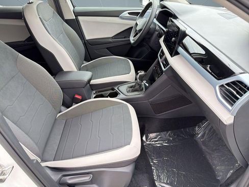 New 2026 Volkswagen Taos SE FWD image 30