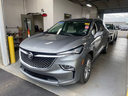 Used 2023 Buick Enclave Avenir w/ Avenir Technology Package AWD/4WD image 2