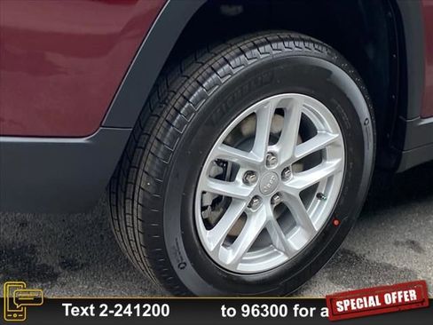 New 2024 Jeep Grand Cherokee Laredo w/ Trailer Tow Package AWD/4WD image 14