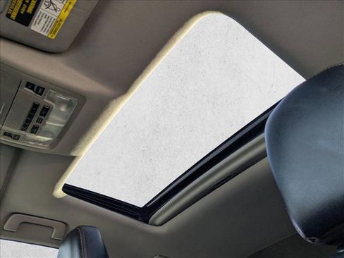 Used 2019 Toyota Highlander Limited image 19