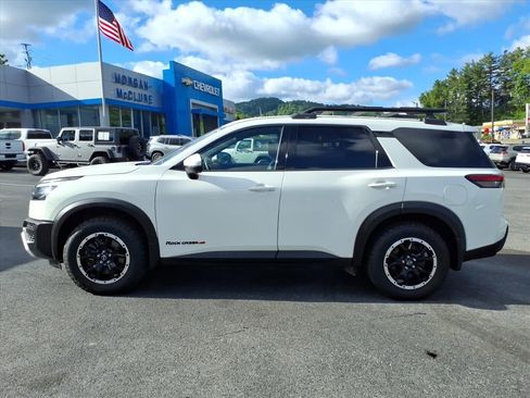 Used 2025 Nissan Pathfinder Rock Creek AWD/4WD image 2