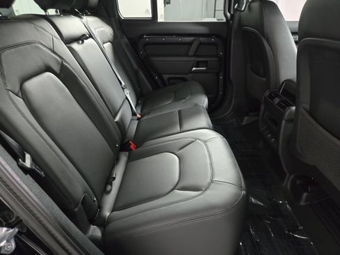 New 2026 Land Rover Defender 110 X-Dynamic SE AWD/4WD image 18