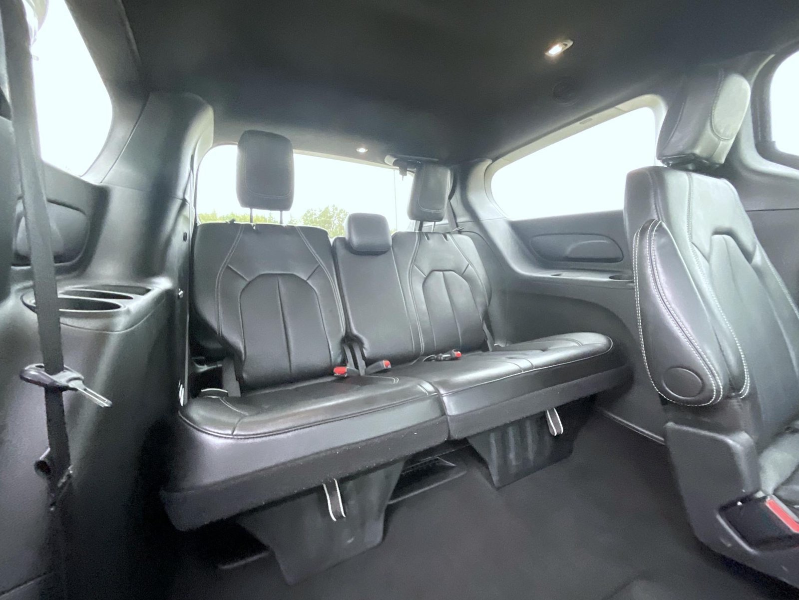 Used 2025 Chrysler Pacifica Select FWD image 26