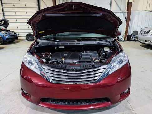 Used 2017 Toyota Sienna XLE Premium image 58