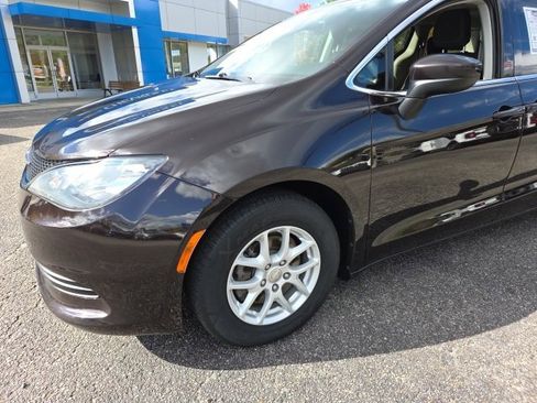 Used 2017 Chrysler Pacifica LX image 27