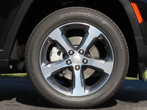 New 2025 Jeep Grand Cherokee Limited w/ Luxury Tech Group II image 15