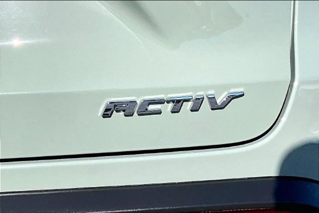 Used 2025 Chevrolet Trax ACTIV FWD image 23