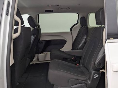 Used 2023 Chrysler Voyager LX FWD image 16