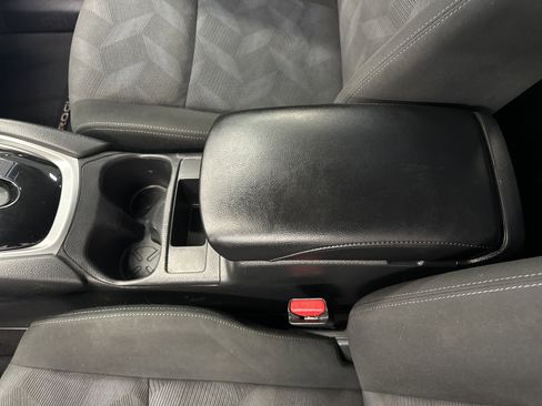 Used 2016 Nissan Rogue SV image 26