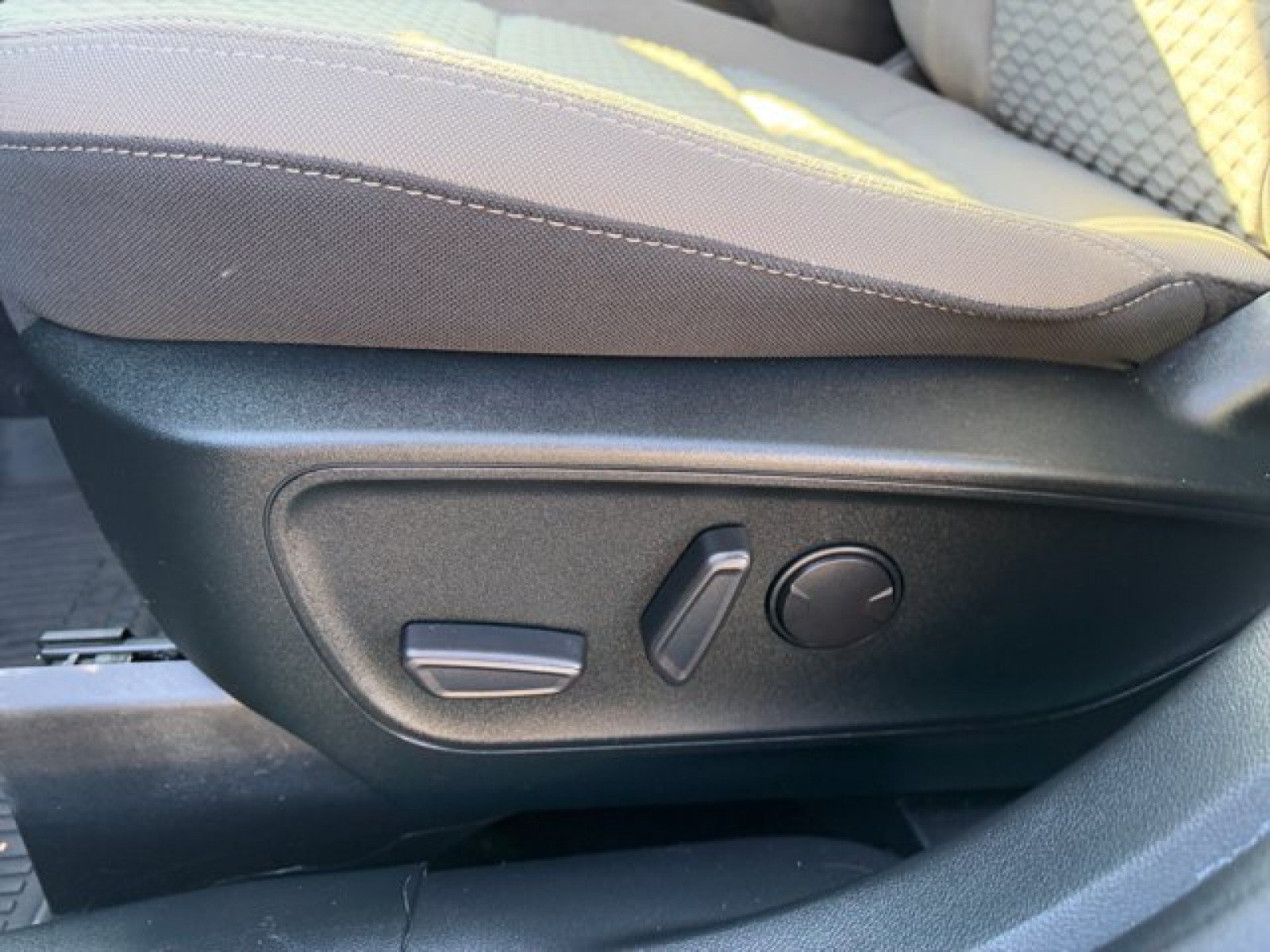 Used 2022 Ford Escape SE w/ SE Sport Appearance Package AWD/4WD image 11