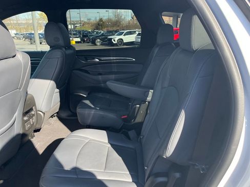 Used 2024 Buick Enclave Premium image 22
