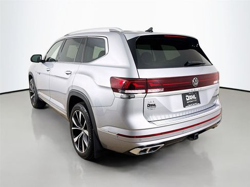 Used 2024 Volkswagen Atlas SEL Premium R-Line image 10