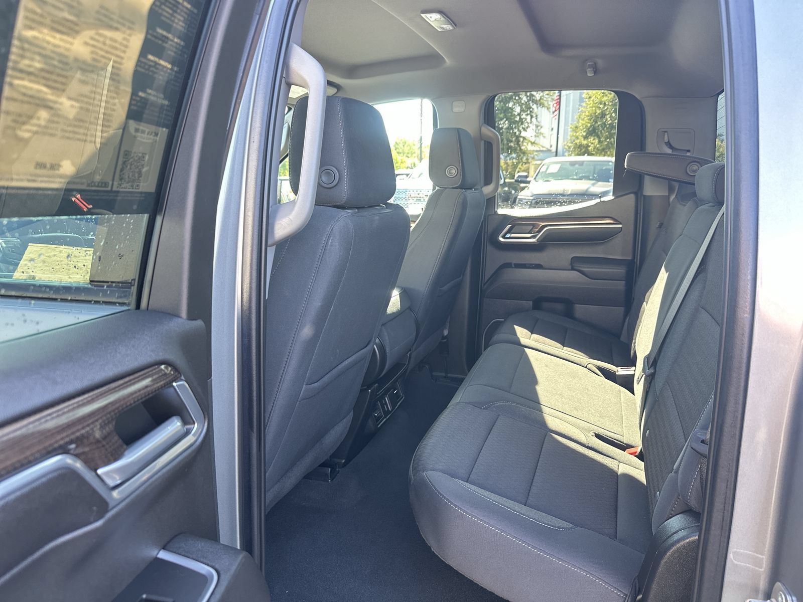 Used 2023 Chevrolet Silverado 1500 LT AWD/4WD image 31