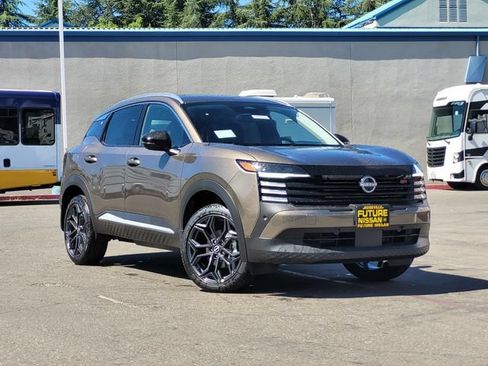 New 2026 Nissan Kicks SR FWD image 1