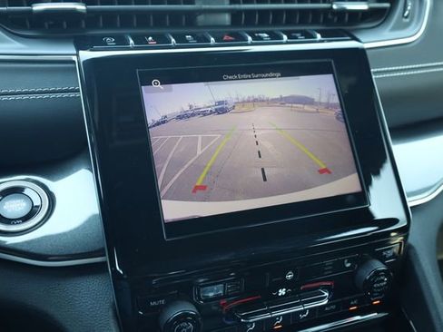 Used 2022 Jeep Grand Cherokee Altitude image 18