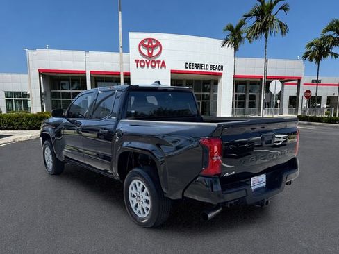 Used 2025 Toyota Tacoma SR5 AWD/4WD image 5