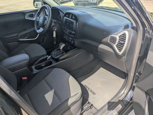 Certified 2022 Kia Soul LX FWD image 13