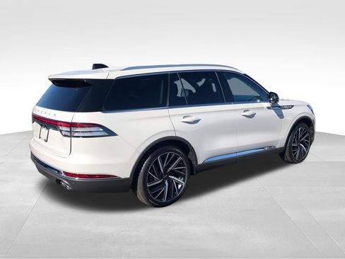 Used 2025 Lincoln Aviator Reserve w/ Equipment Group 201A AWD/4WD image 8