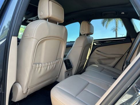 Used 2021 Porsche Macan AWD/4WD image 18