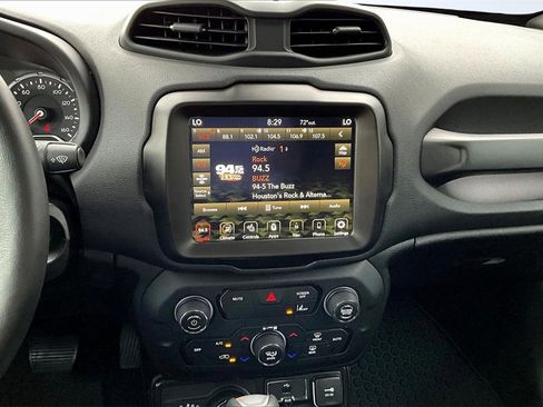 Used 2023 Jeep Renegade Latitude w/ Premium Group image 31