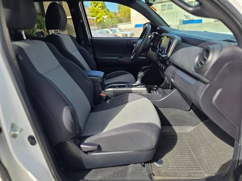 Used 2022 Toyota Tacoma TRD Off-Road w/ Technology Package image 16