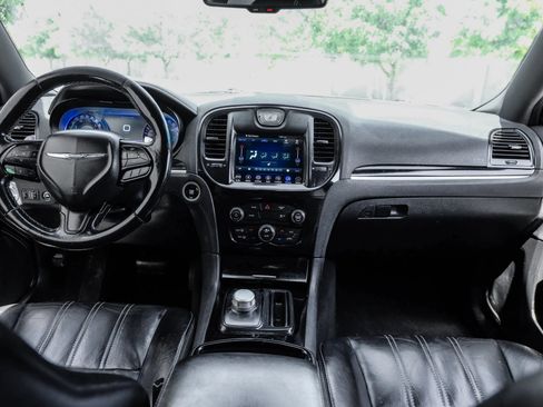 Used 2019 Chrysler 300 S RWD image 21