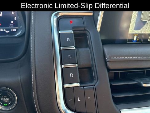 Used 2022 Chevrolet Tahoe Z71 w/ Z71 Off-Road Package AWD/4WD image 19