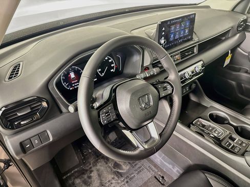 Certified 2025 Honda Pilot Touring image 8
