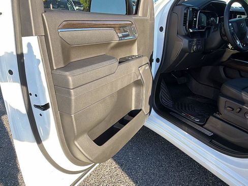 Used 2026 Chevrolet Silverado 1500 LT Trail Boss w/ LT Trail Boss Premium Package AWD/4WD image 13