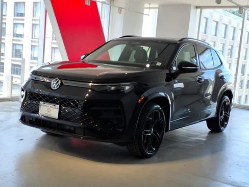 Used 2026 Volkswagen Tiguan SE R-Line AWD/4WD image 1