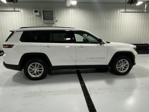 Used 2023 Jeep Grand Cherokee L Laredo image 2