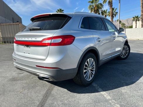 Used 2018 Lincoln MKX Select w/ Select Plus Package FWD image 3