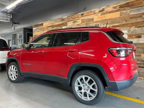 Used 2023 Jeep Compass Latitude AWD/4WD image 4