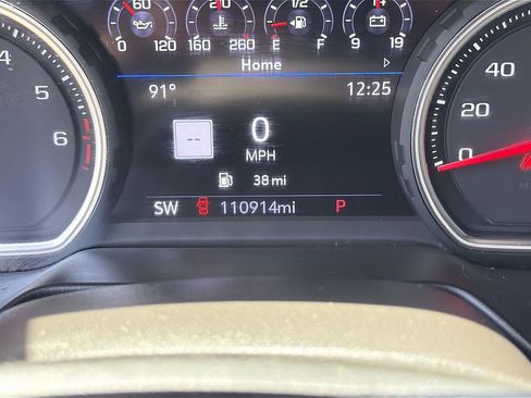 Used 2021 Chevrolet Tahoe Z71 w/ Z71 Off-Road Package AWD/4WD image 11